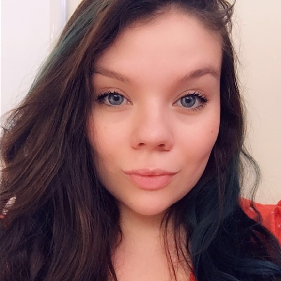 Meet your Posher, Brittany - Picture 2 of 2